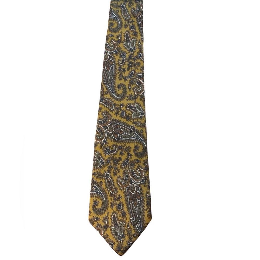 Marc Jeffries 100% silk tie. Gold Paisley pattern. Excellent condition.
